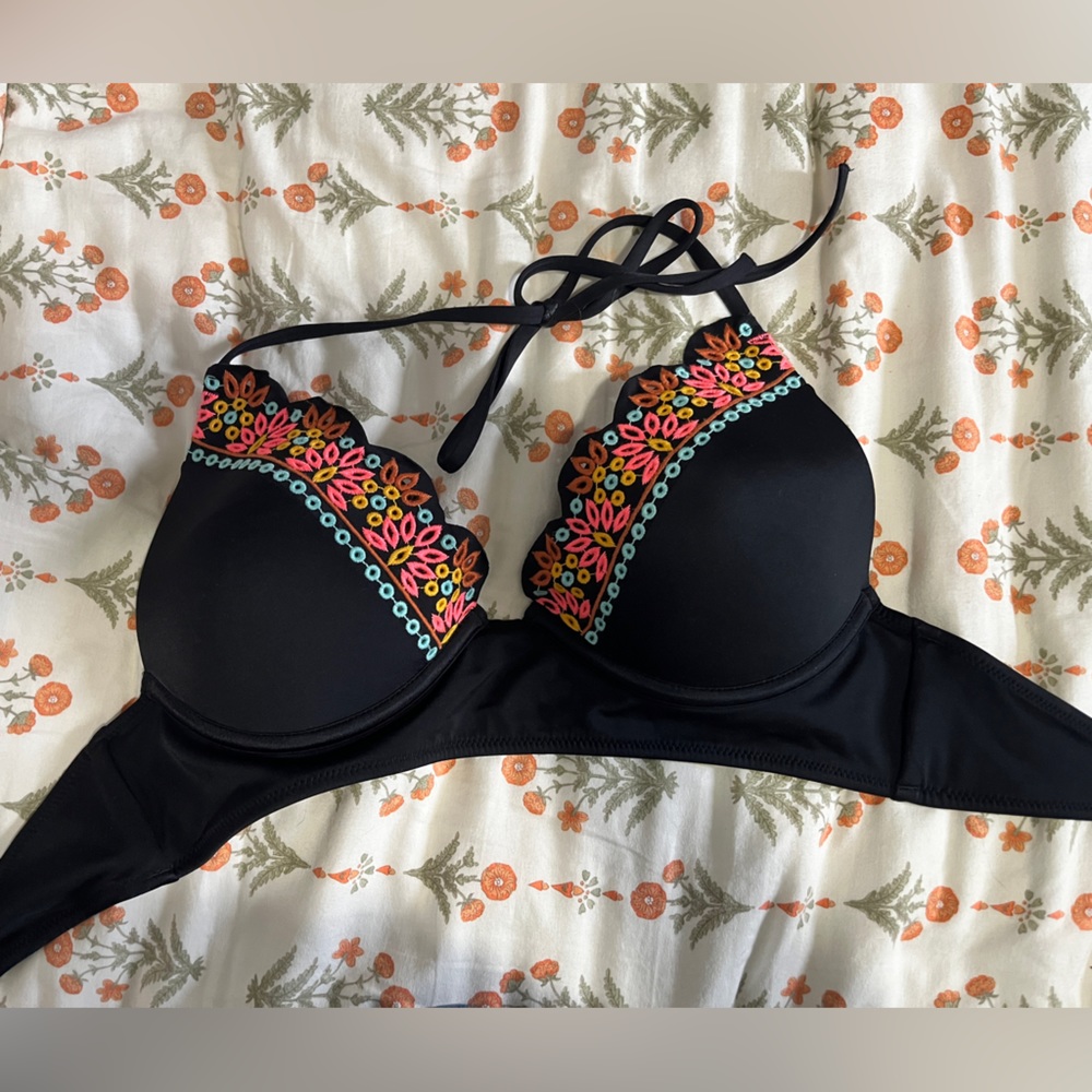 Shade & Shore bikini top - scalloped top with bright color design